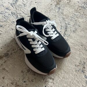 NWOT - Dolce vita black sneakers